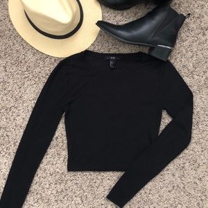 Black long sleeve ribbed crop top